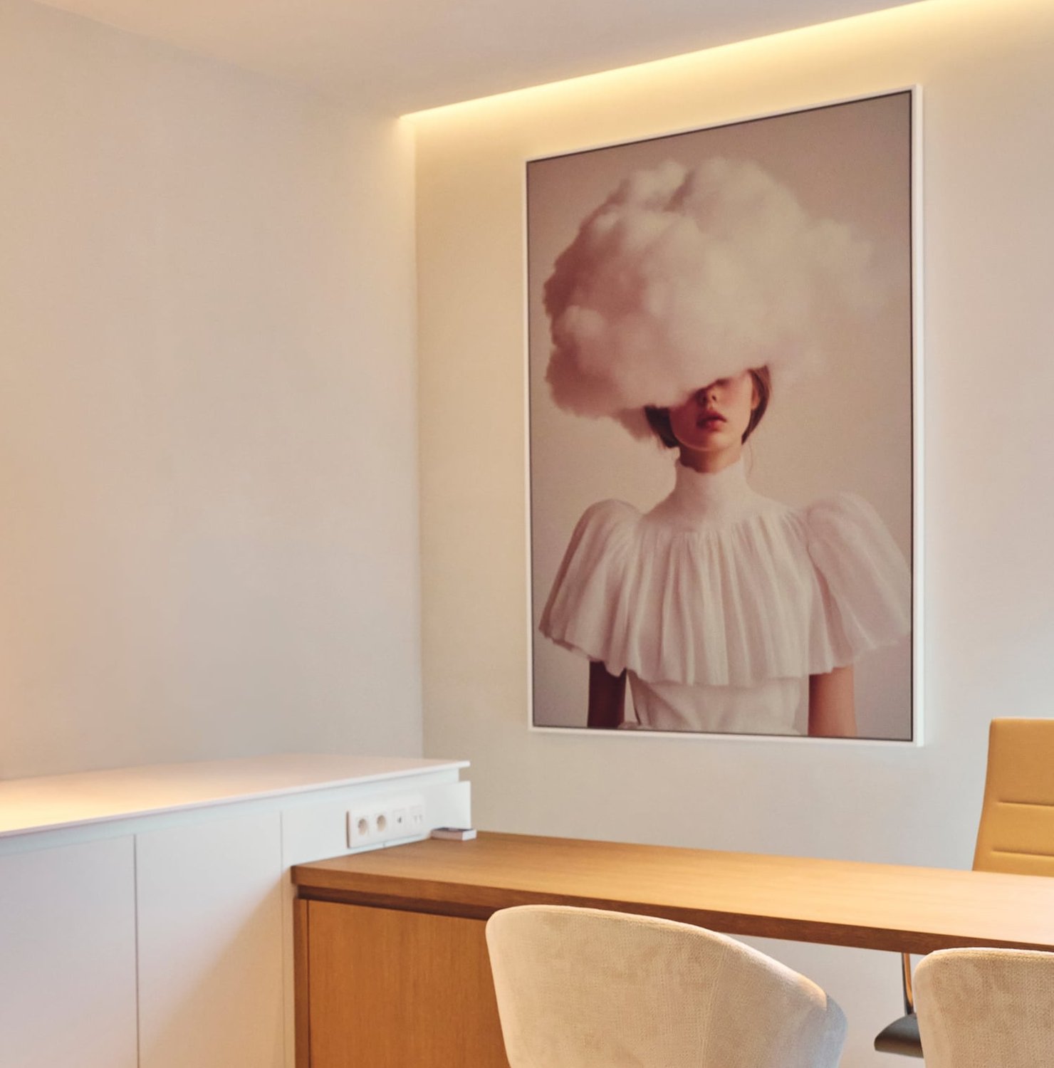 Kunstwerk in een behandelkamer van Art Medico Clinic